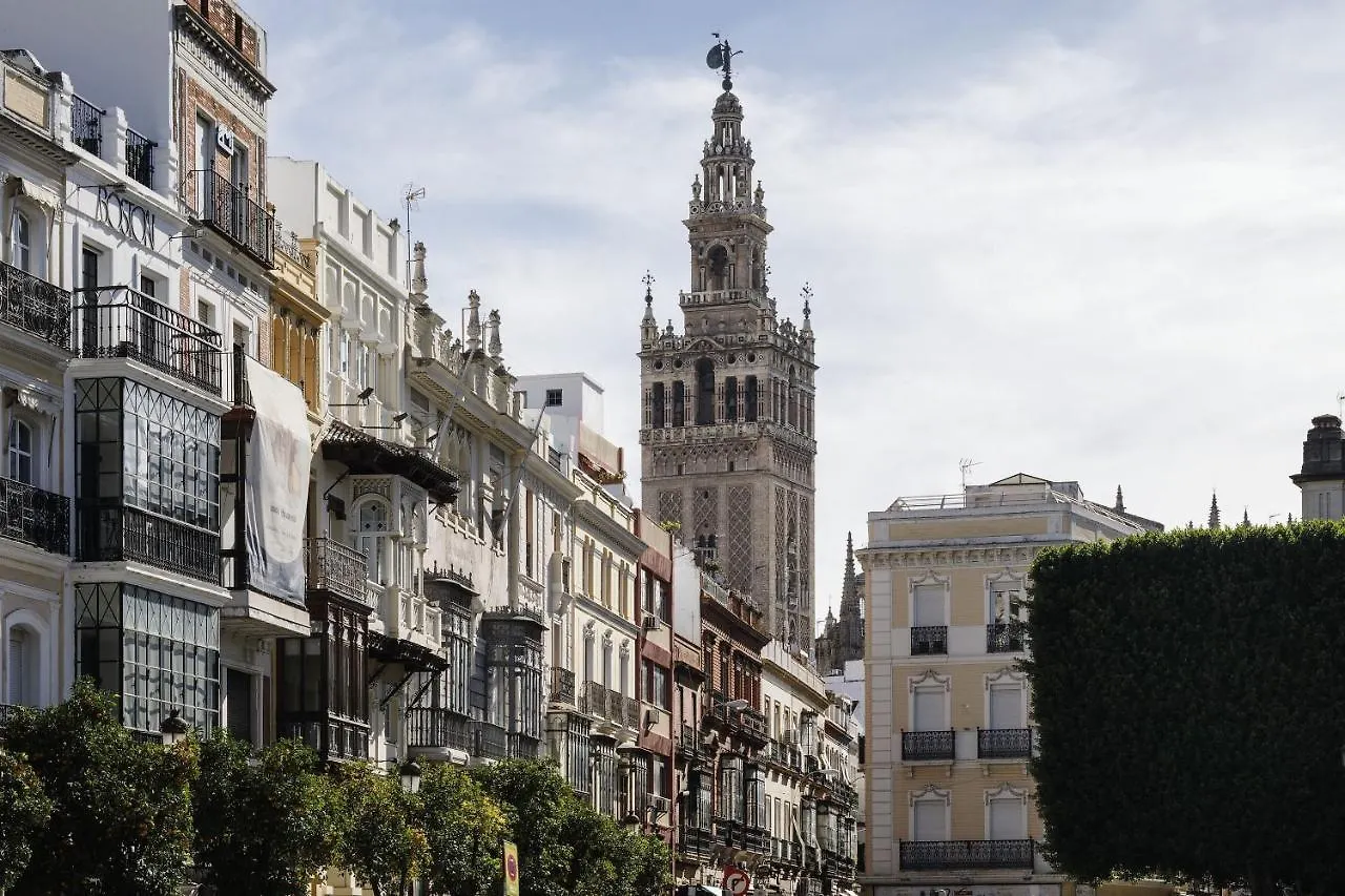 Puerta Catedral Holiday Suites Seville Apartment