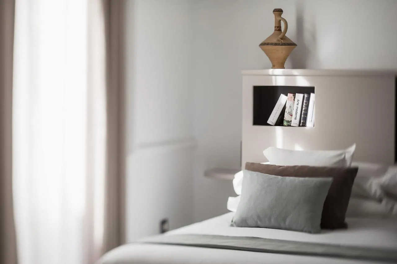 Puerta Catedral Holiday Suites Seville