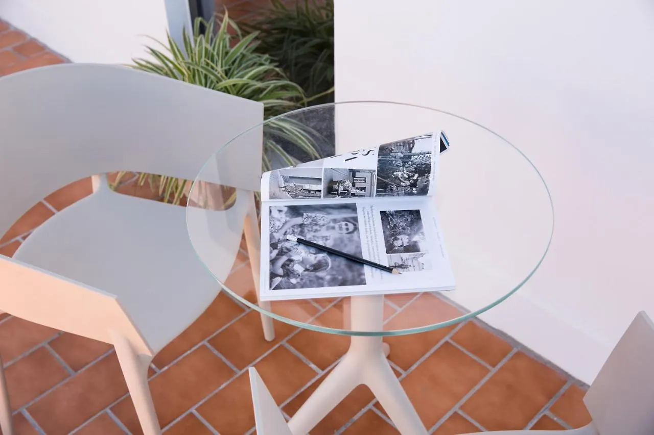 Puerta Catedral Holiday Suites Seville Spain