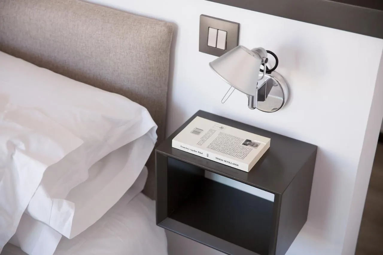 Puerta Catedral Holiday Suites Seville Apartment