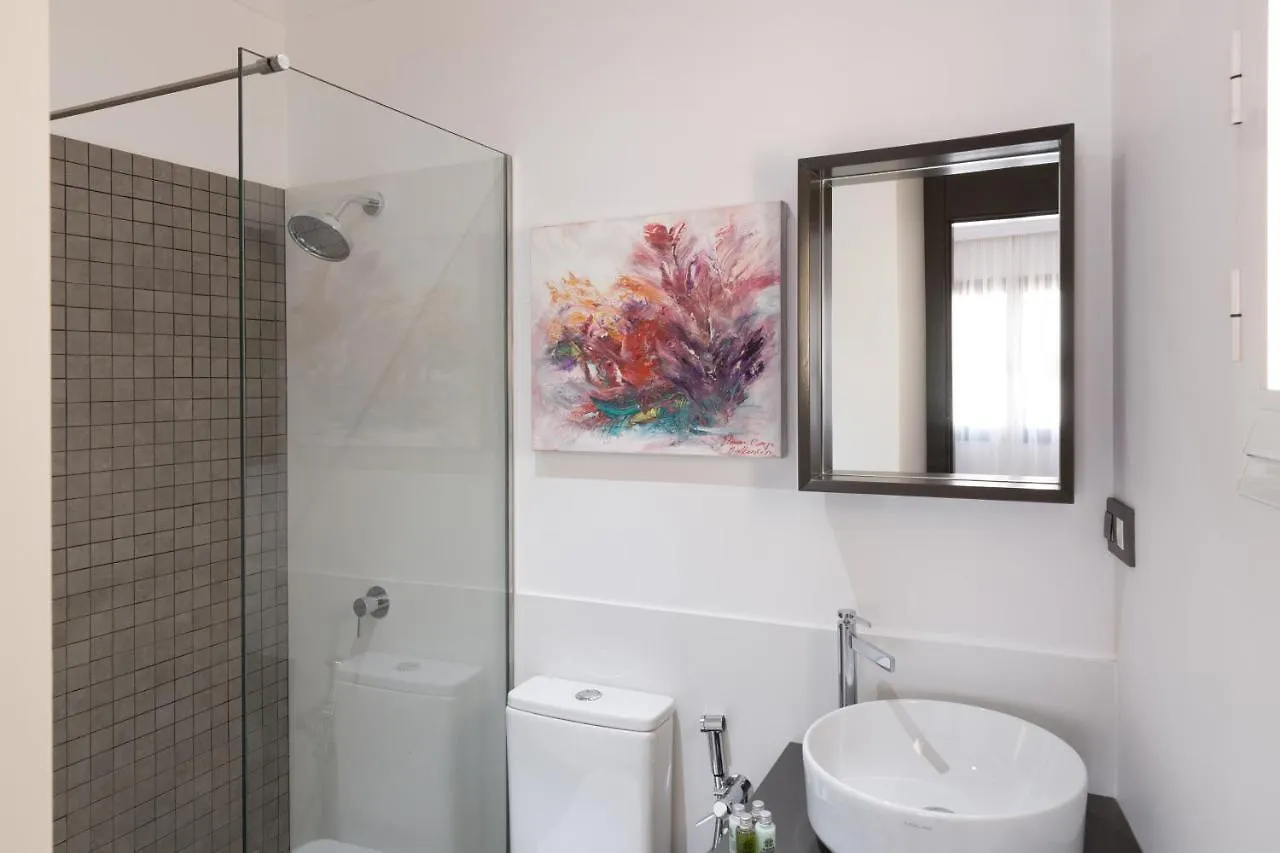 Puerta Catedral Holiday Suites Seville