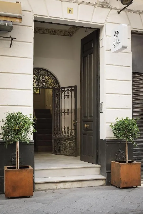 Puerta Catedral Holiday Suites Seville